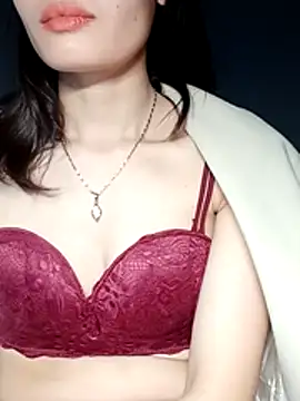 Hinna x online show from December 2025 08:28:02 PM