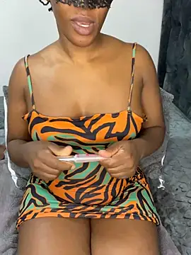 Snapshot of wellbuiltDiosa chatting on October 2025 09:11:01 PM wellbuiltDiosa online show from October 2025 09:11:01 PM