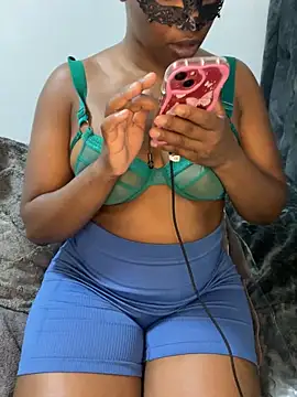 Snapshot of wellbuiltDiosa chatting on October 2025 04:26:01 PM wellbuiltDiosa online show from October 2025 04:26:01 PM