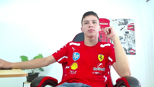 Cumandres18 online show from October 2025 02:02:01 PM