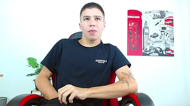 Cumandres18 online show from October 2025 01:56:01 PM