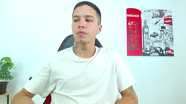 Cumandres18 online show from April 2026 03:07:01 PM