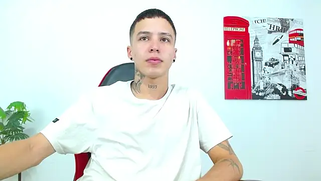 Cumandres18 online show from May 2026 02:57:02 PM