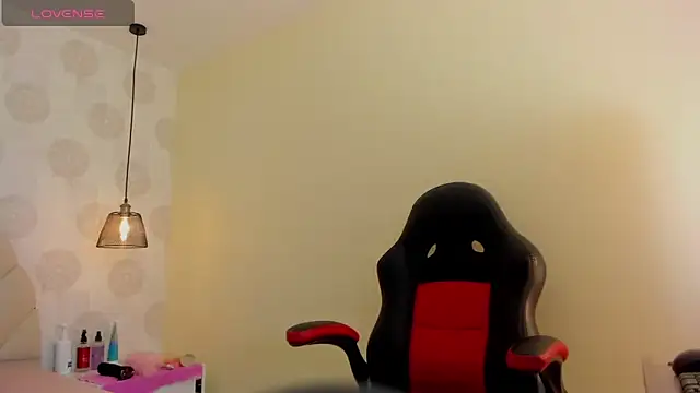 GIANAMILLER6 online show from November 2025 12:11:02 PM