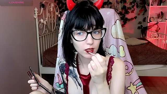 HazelTompson online show from October 2025 08:32:01 PM