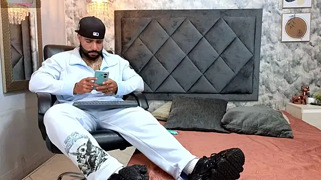 Apolo rousse1 online show from September 2025 08:44:01 PM