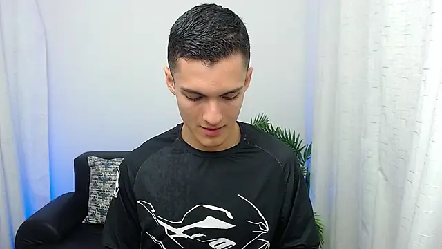 Snapshot of Matiius18 chatting on November 2025 02:17:01 PM Matiius18 online show from November 2025 02:17:01 PM