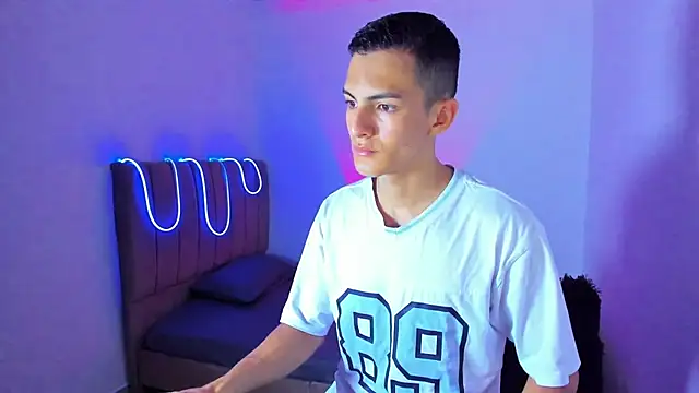 Matiius18 online show from June 2026 03:05:01 PM