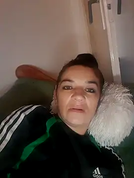 Snapshot of alinaalinutzq chatting on October 2025 02:37:01 PM alinaalinutzq online show from October 2025 02:37:01 PM