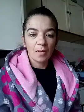 Snapshot of alinaalinutzq chatting on November 2025 06:02:02 AM alinaalinutzq online show from November 2025 06:02:02 AM