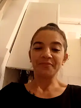 Snapshot of alinaalinutzq chatting on November 2025 06:52:01 PM alinaalinutzq online show from November 2025 06:52:01 PM