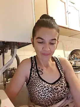 Snapshot of alinaalinutzq chatting on November 2025 08:45:01 PM alinaalinutzq online show from November 2025 08:45:01 PM