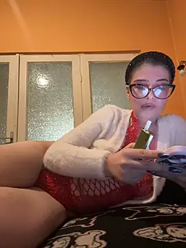 Larra69 online show from January 2026 06:12:02 PM