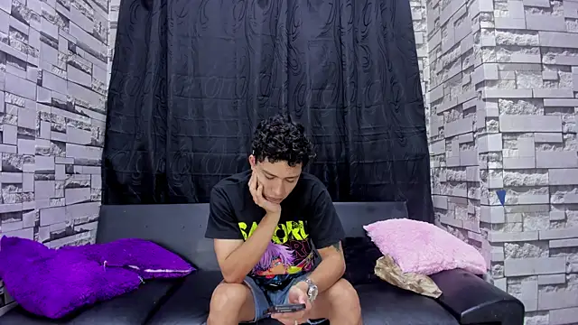 Snapshot of Crazy_Cult_Sex chatting on October 2025 01:42:02 PM Crazy Cult Sex online show from October 2025 01:42:02 PM