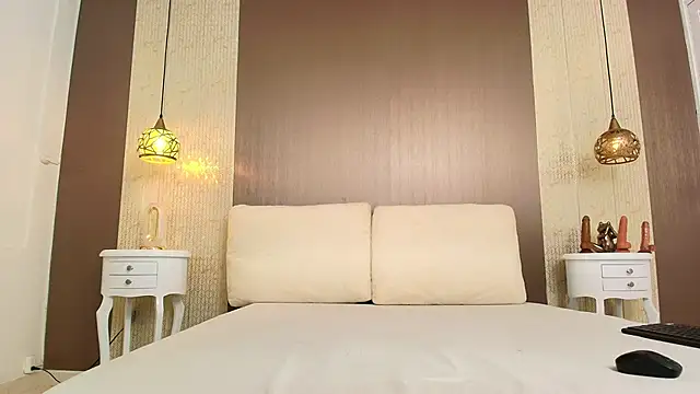 Tiifany Baker online show from November 2025 07:47:02 PM