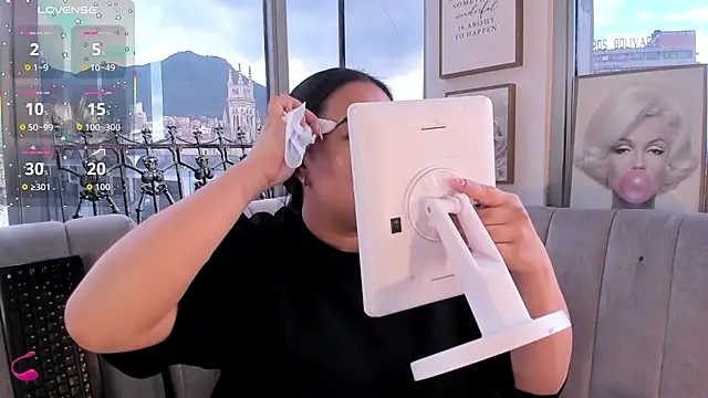 Zoey thompson online show from October 2025 07:47:02 PM