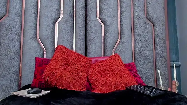 SienaFacchini online show from December 2025 07:23:02 PM