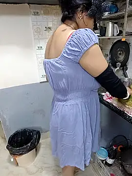 Snapshot of Queen_Nightt chatting on February 2026 03:21:02 AM Queen Nightt online show from February 2026 03:21:02 AM