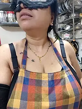 Snapshot of Queen_Nightt chatting on March 2026 03:30:01 AM Queen Nightt online show from March 2026 03:30:01 AM