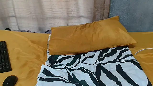 Snapshot of curvydarckcohocolate chatting on October 2025 07:38:01 AM curvydarckcohocolate online show from October 2025 07:38:01 AM