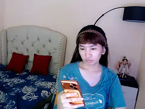 ShantalFoxxy  online show from June 2026 12:32:02 AM