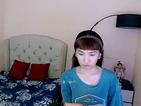 ShantalFoxxy  online show from June 2026 12:22:02 AM