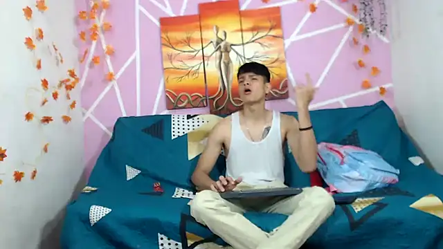 lau and boys18 online show from October 2025 01:20:01 PM