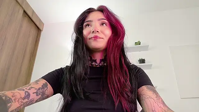 sara queen10 online show from April 2026 01:27:02 PM