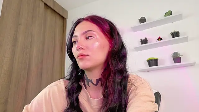 sara queen10 online show from April 2026 01:06:01 PM
