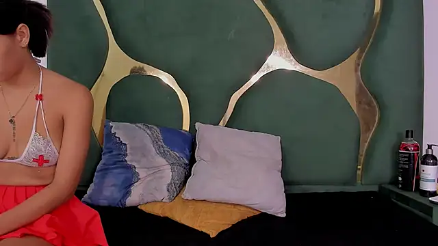 Snapshot of DaylesAndHarry chatting on December 2025 12:21:01 PM DaylesAndHarry online show from December 2025 12:21:01 PM