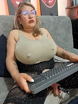 Snapshot of AlexxiaaMat chatting on January 2026 11:02:02 AM AlexxiaaMat online show from January 2026 11:02:02 AM