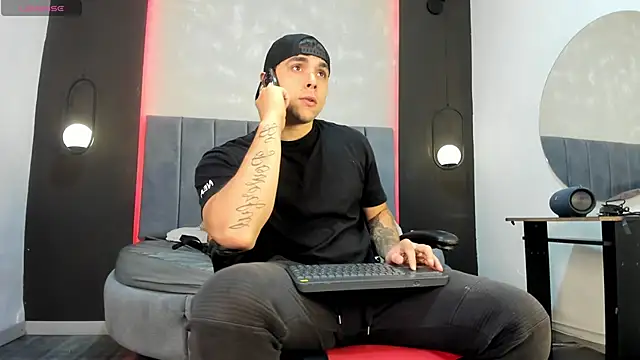 Snapshot of Liam_walk_ chatting on September 2025 10:43:02 PM Liam walk online show from September 2025 10:43:02 PM