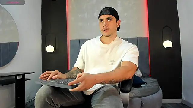 Snapshot of Liam_walk_ chatting on September 2025 10:02:01 PM Liam walk online show from September 2025 10:02:01 PM