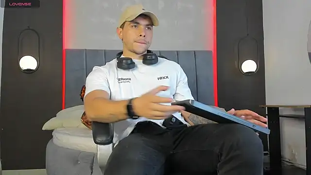 Liam walk  online show from February 2026 09:10:01 PM