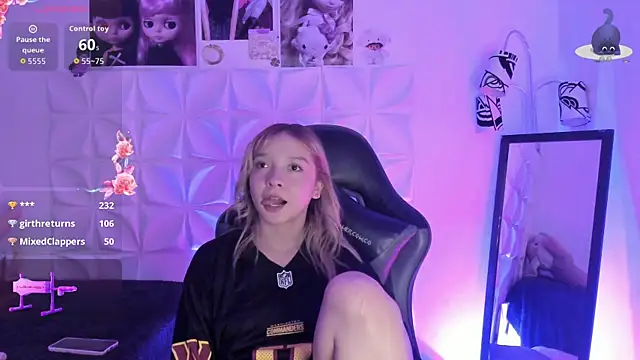 Snapshot of JuliethMoss chatting on October 2025 08:42:01 AM JuliethMoss online show from October 2025 08:42:01 AM