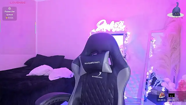 Snapshot of JuliethMoss chatting on February 2026 09:08:01 PM JuliethMoss online show from February 2026 09:08:01 PM