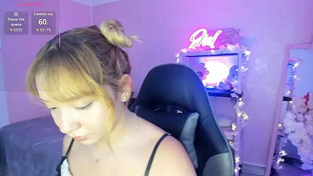 Snapshot of JuliethMoss chatting on February 2026 08:38:01 PM JuliethMoss online show from February 2026 08:38:01 PM