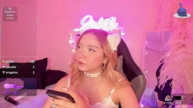 Snapshot of JuliethMoss chatting on March 2026 07:43:01 AM JuliethMoss online show from March 2026 07:43:01 AM