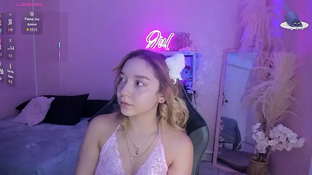 Snapshot of JuliethMoss chatting on March 2026 08:37:01 PM JuliethMoss online show from March 2026 08:37:01 PM