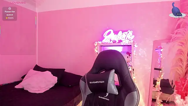 Snapshot of JuliethMoss chatting on March 2026 08:23:01 PM JuliethMoss online show from March 2026 08:23:01 PM