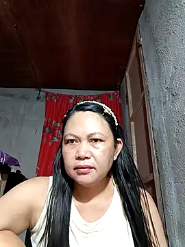 Snapshot of Everleigh_mom chatting on September 2025 08:11:02 PM Everleigh mom online show from September 2025 08:11:02 PM