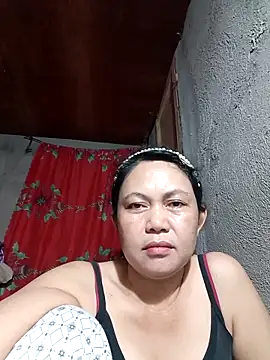 Snapshot of Everleigh_mom chatting on October 2025 10:44:02 AM Everleigh mom online show from October 2025 10:44:02 AM