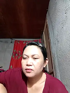 Snapshot of Everleigh_mom chatting on October 2025 10:34:02 AM Everleigh mom online show from October 2025 10:34:02 AM