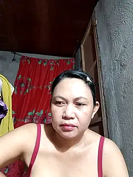 Snapshot of Everleigh_mom chatting on October 2025 10:47:01 AM Everleigh mom online show from October 2025 10:47:01 AM