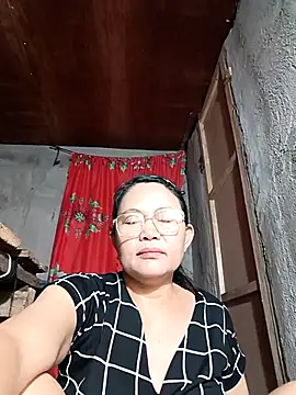 Snapshot of Everleigh_mom chatting on October 2025 10:16:02 AM Everleigh mom online show from October 2025 10:16:02 AM