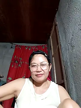 Snapshot of Everleigh_mom chatting on October 2025 08:13:01 AM Everleigh mom online show from October 2025 08:13:01 AM