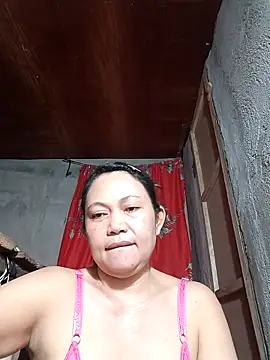 Snapshot of Everleigh_mom chatting on October 2025 10:33:02 AM Everleigh mom online show from October 2025 10:33:02 AM