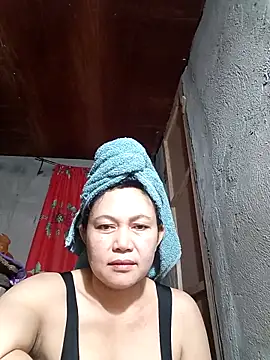 Snapshot of Everleigh_mom chatting on October 2025 01:51:02 AM Everleigh mom online show from October 2025 01:51:02 AM