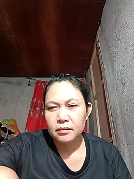 Snapshot of Everleigh_mom chatting on November 2025 09:44:02 AM Everleigh mom online show from November 2025 09:44:02 AM