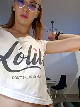 Snapshot of MoonedByEva chatting on October 2025 07:45:02 PM MoonedByEva online show from October 2025 07:45:02 PM